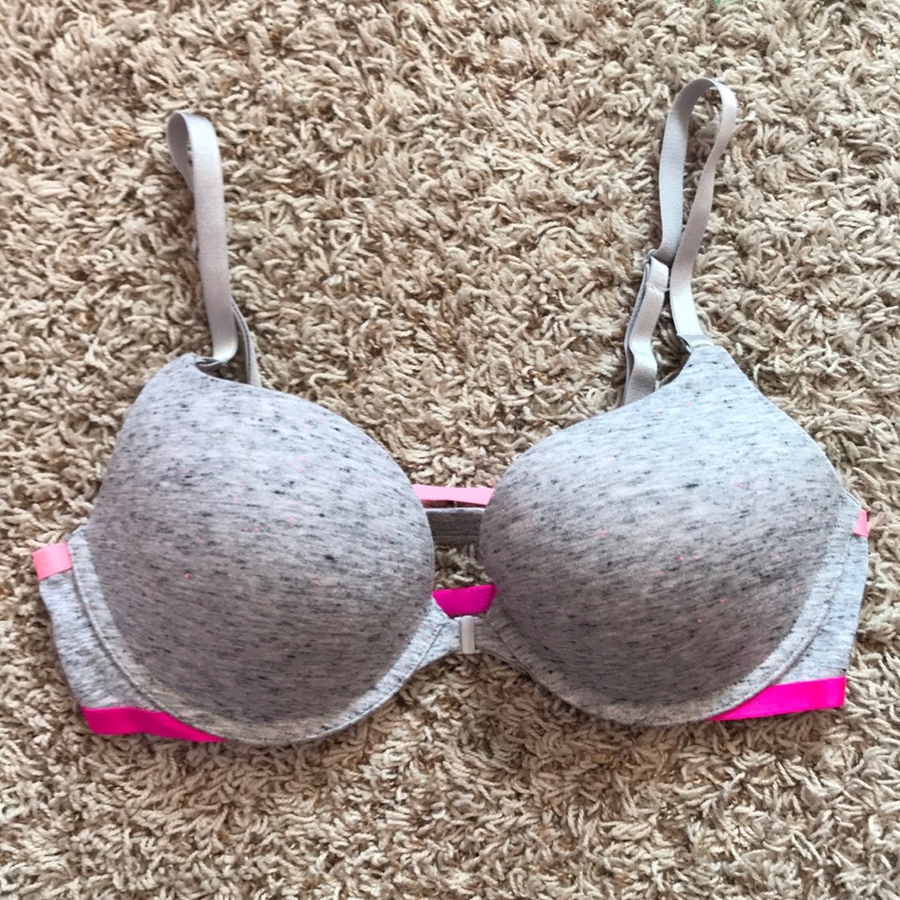 BNWOT Victoria’s Secret Push-up Bra 34D